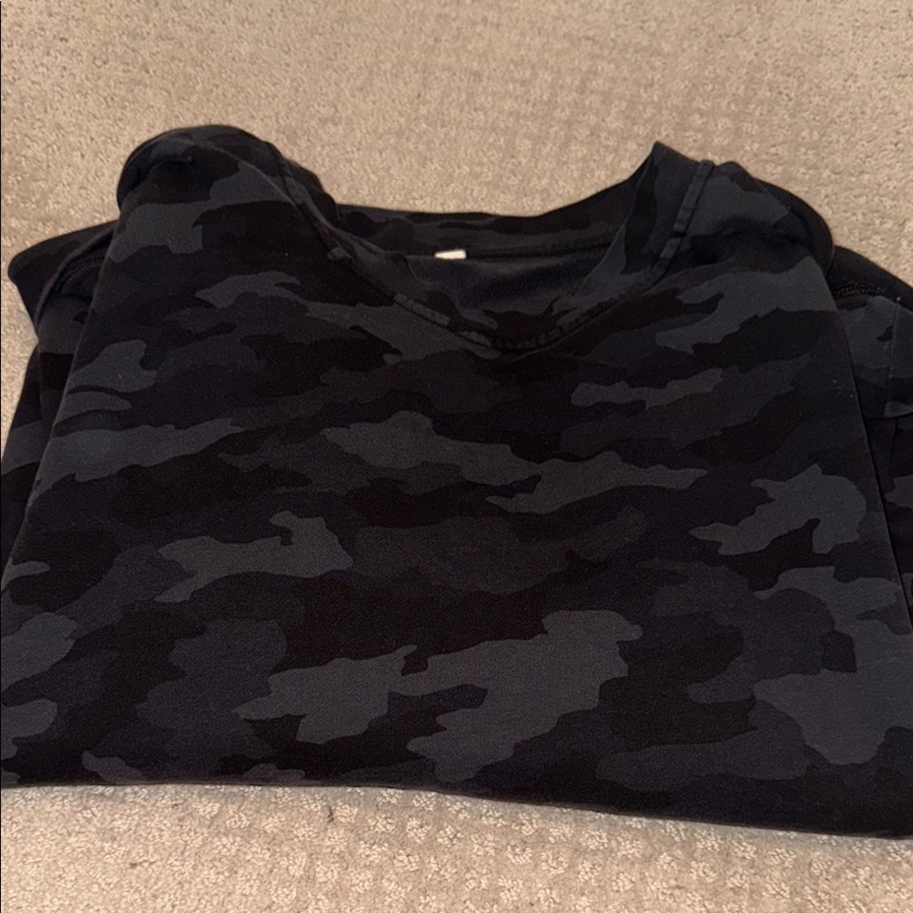 Lululemon Black and Gray Camouflage Sweatshirt size 12
